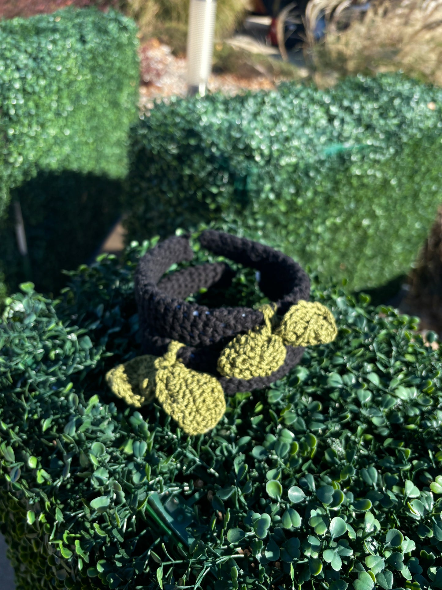 CROCHETED BLACK HEADBAND WITH LEAVES